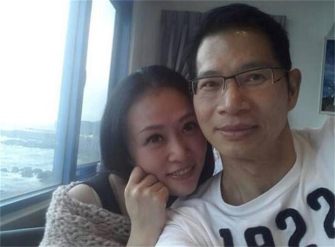 男星楼学贤与妻子很恩爱
