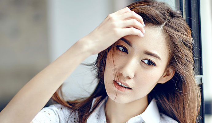 高露是靳东的妹妹吗