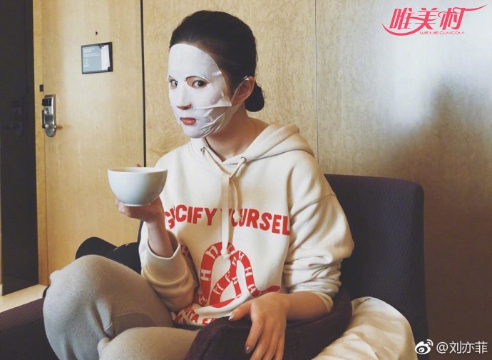 刘亦菲敷面膜 刘亦菲敷面膜