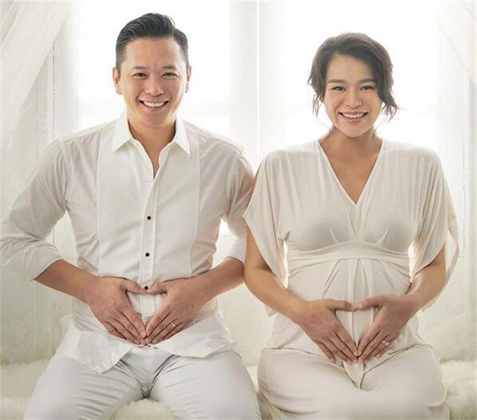 胡杏儿孕照