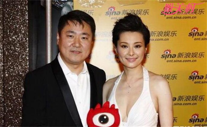 于冬袁立合影