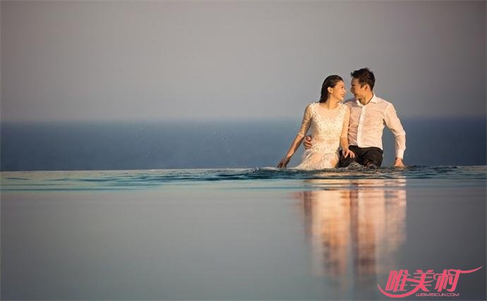 何姿晒唯美水中婚纱照 何姿晒唯美水中婚纱照