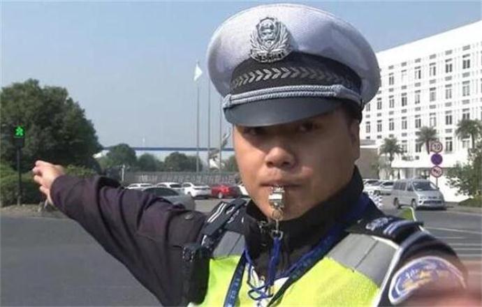 吹响“救命哨音”的辅警李卫 吹响“救命哨音”的辅警李卫