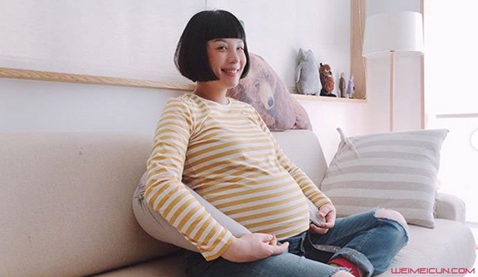 魏如萱晒儿子脚印 魏如萱晒儿子脚印