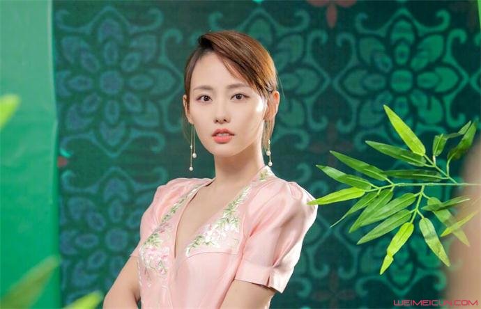 张嘉倪近照