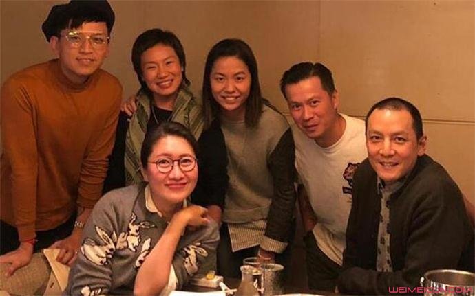 吴彦祖晒近照圆寸