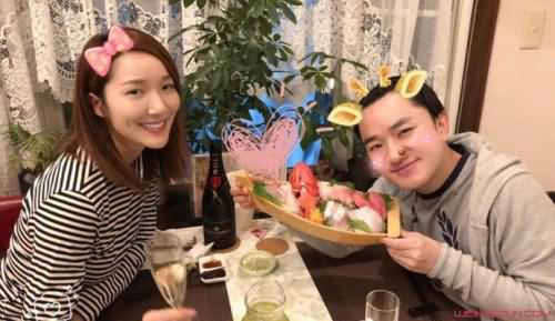 李亚男晒甜蜜合照