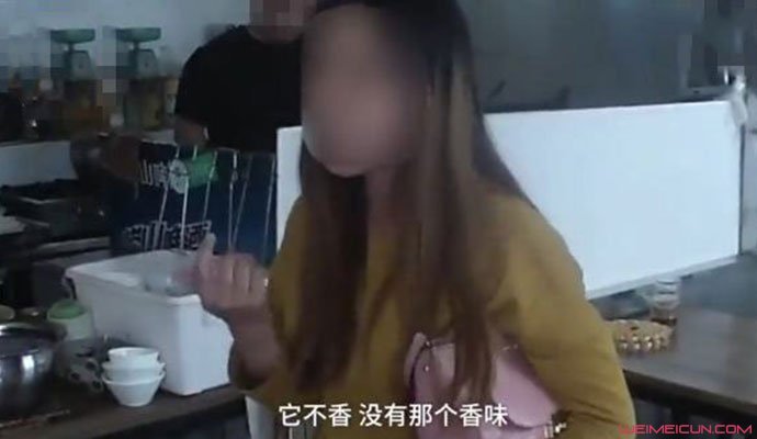 女子吃油泼面拒付钱