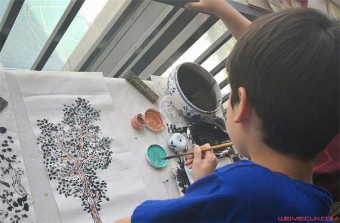 海清的儿子学习画画 海清的儿子学习画画