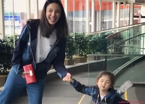 郑希怡与女儿 郑希怡与女儿