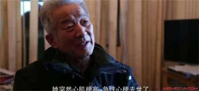 老人坚持抄完四大名著