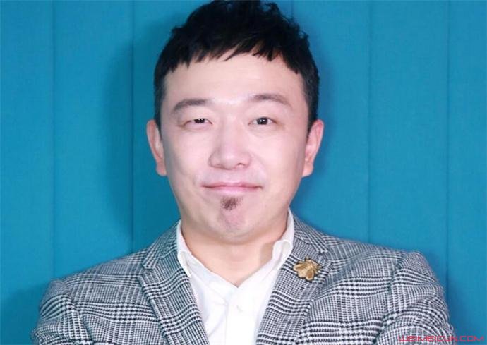 潘斌龙晒照宣布老来得子 潘斌龙晒照宣布老来得子