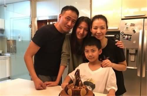 胡军为儿子康康庆生 胡军为儿子康康庆生