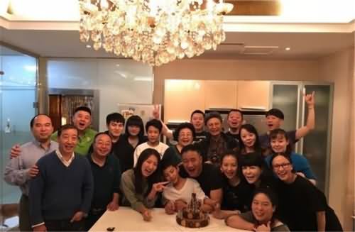 胡军为儿子康康庆生 胡军为儿子康康庆生