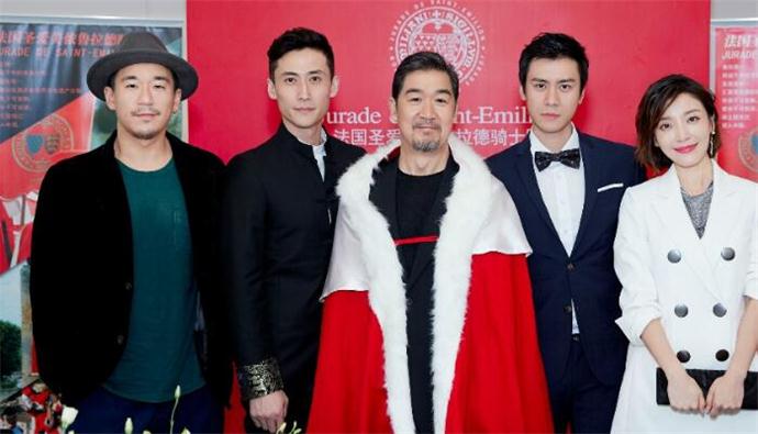 亲友见证张国立获授勋 亲友见证张国立获授勋