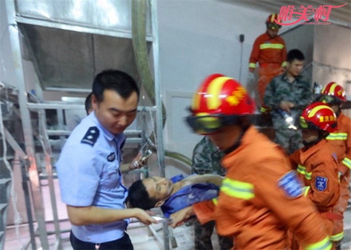 工人右腿卷搅拌机 工人右腿卷搅拌机
