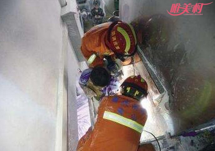 工人右腿卷搅拌机 工人右腿卷搅拌机