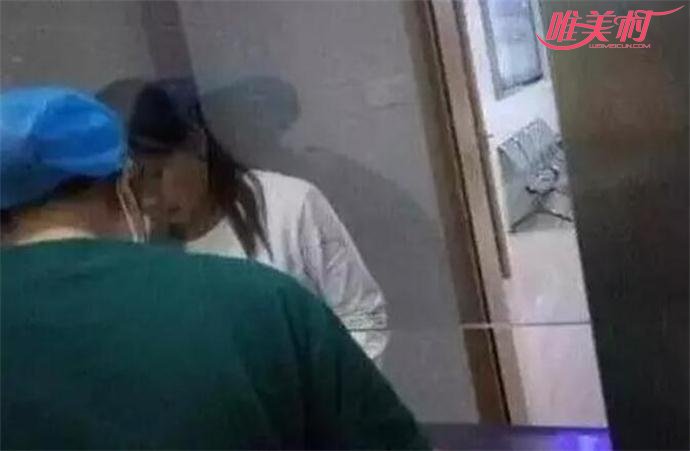 白衣女子就是那位毒后妈