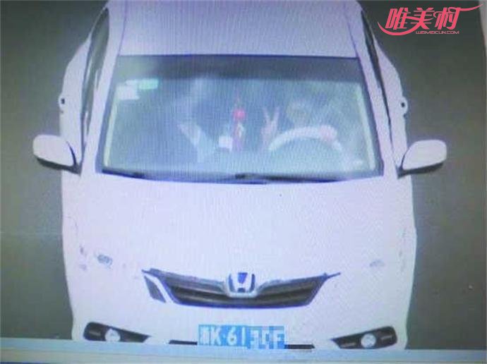 司机高速开车搞怪 司机高速开车搞怪