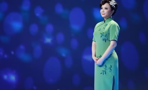 蔡明穿复古旗袍曲线毕露 蔡明穿复古旗袍曲线毕露