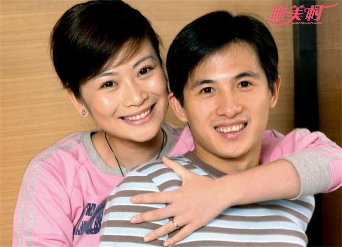 黄豆豆和老婆粟奕亲密合影
