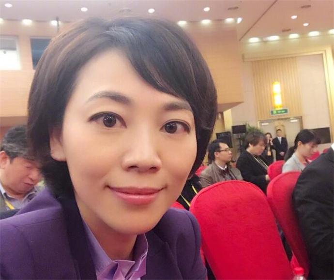 劳春燕近照