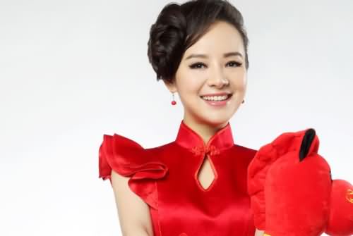 刘赛红色艳丽