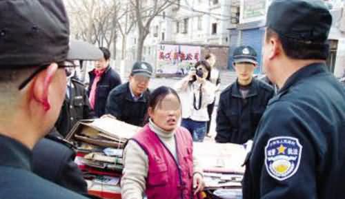 城管约女摊主外出 城管约女摊主外出