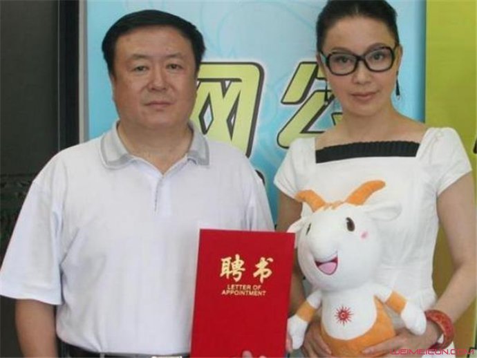 周庭伊和邬倩倩长得像吗 周庭伊和邬倩倩长得像吗