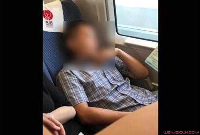 高铁座霸对号拒让座 高铁座霸对号拒让座