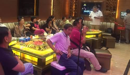 老人成ktv主力军,老人,ktv,主力军 老人成ktv主力军,老人,ktv,主力军
