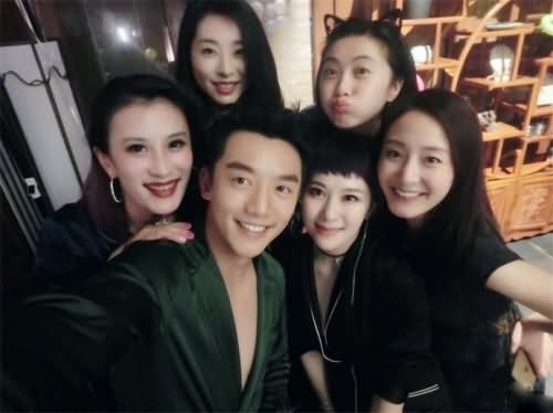 郑恺生日开睡衣趴 郑恺生日开睡衣趴