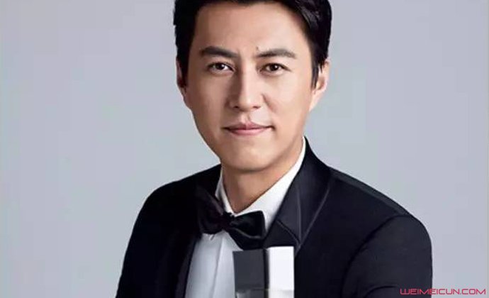 靳东回应发错诗词 靳东回应发错诗词