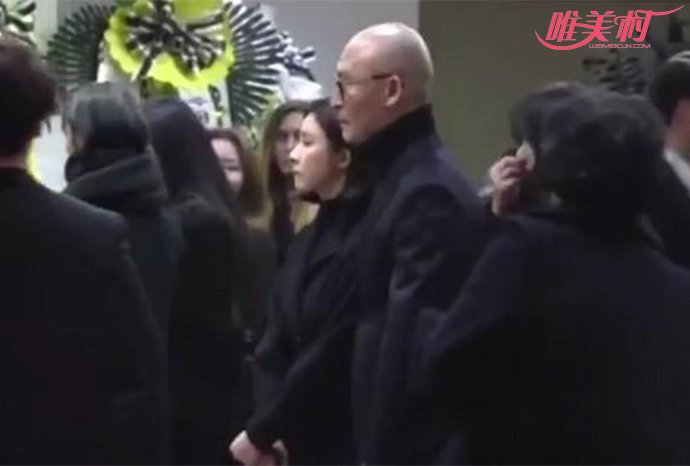 金钟铉前女友申世景现身灵堂 金钟铉前女友申世景现身灵堂