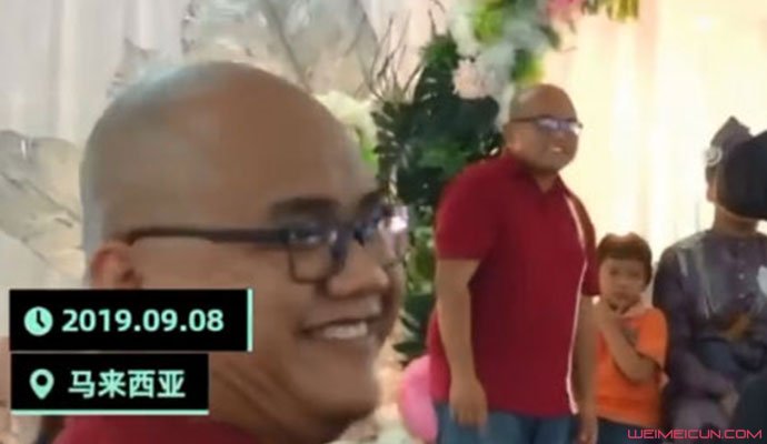 参加婚礼偶遇另一个自己 网友：这是异父异母亲兄弟吧