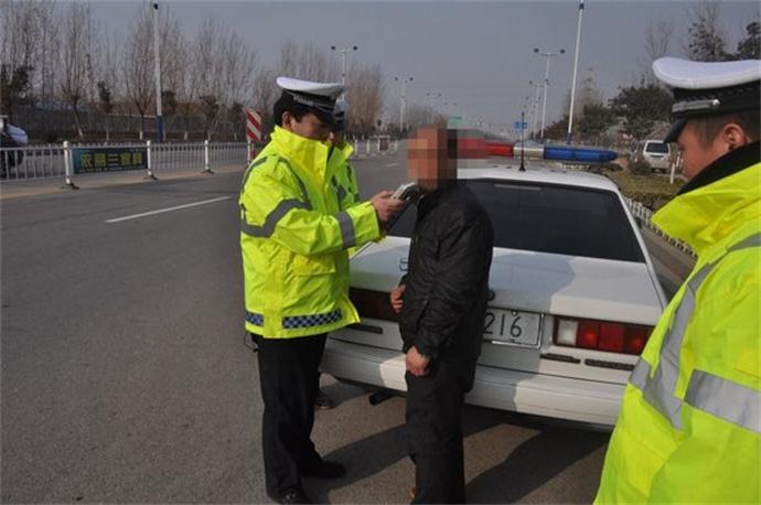酒驾逃逸父亲举报