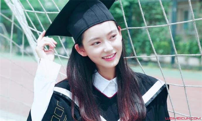 陈雨锶大学毕业照