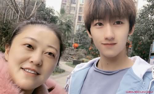 刘淼麟与妈妈合照 刘淼麟与妈妈合照