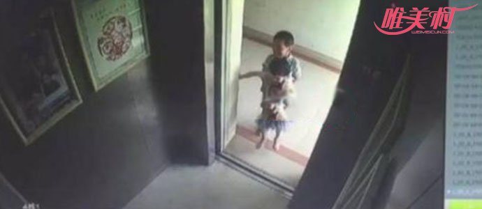 女童被关电梯