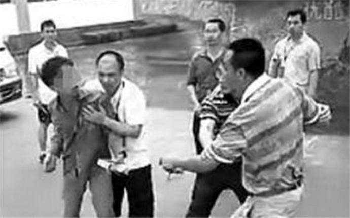互殴后发现是同学