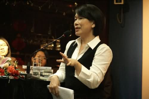 龙应台讲话