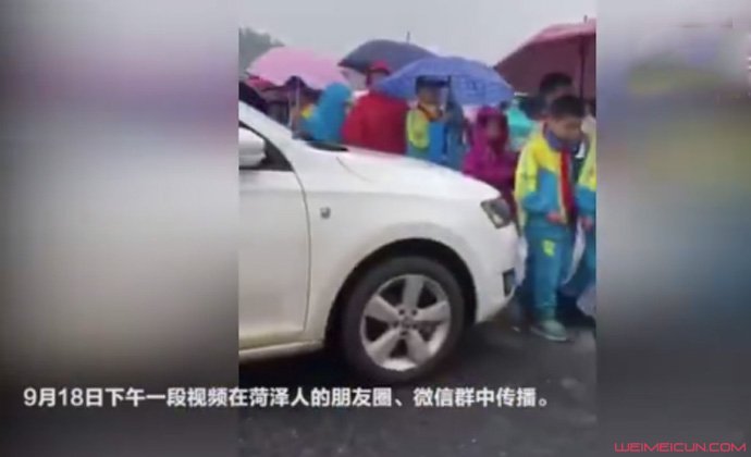 女司机顶学生腿 女司机顶学生腿