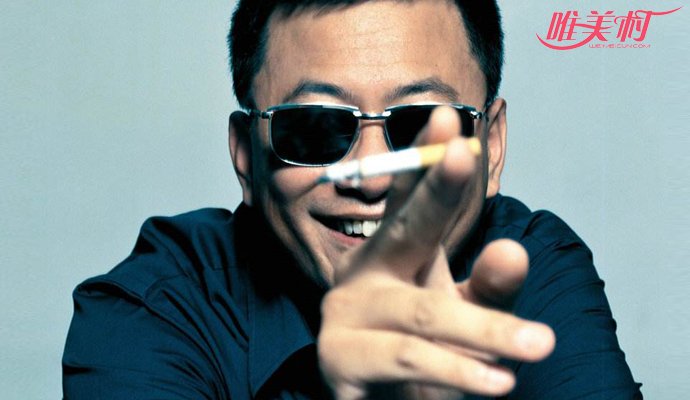 王家卫,王家卫戴墨镜,王家卫为什么戴墨镜 王家卫,王家卫戴墨镜,王家卫为什么戴墨镜