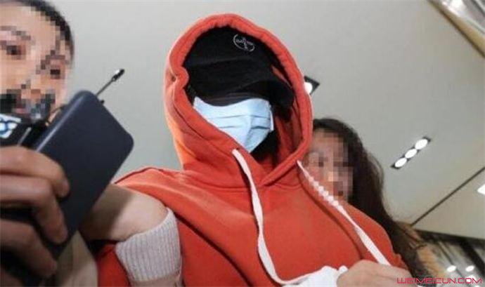 黄荷娜被拘留