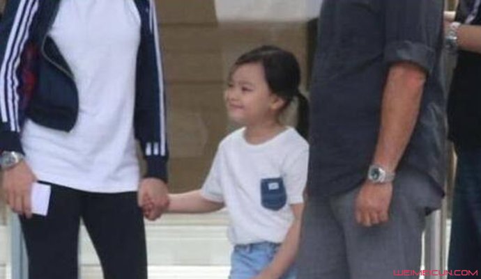 刘德华女儿面露微笑 刘德华女儿面露微笑