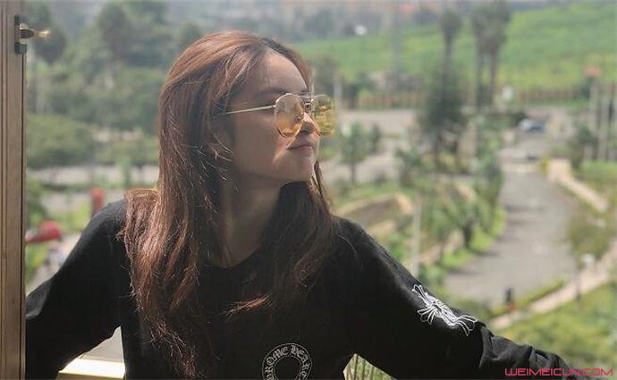赖雨濛是谁的女儿