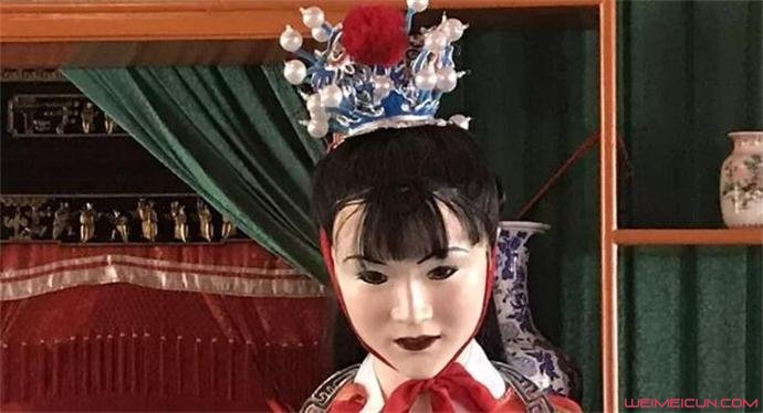 大观园塑像吓小孩
