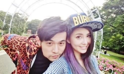 周杰伦与妻子昆凌玩自拍 周杰伦与妻子昆凌玩自拍