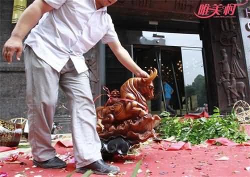 酒店开业遭打砸