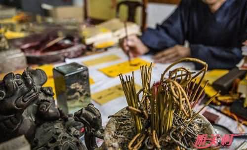 花3万请道士作法 花3万请道士作法
